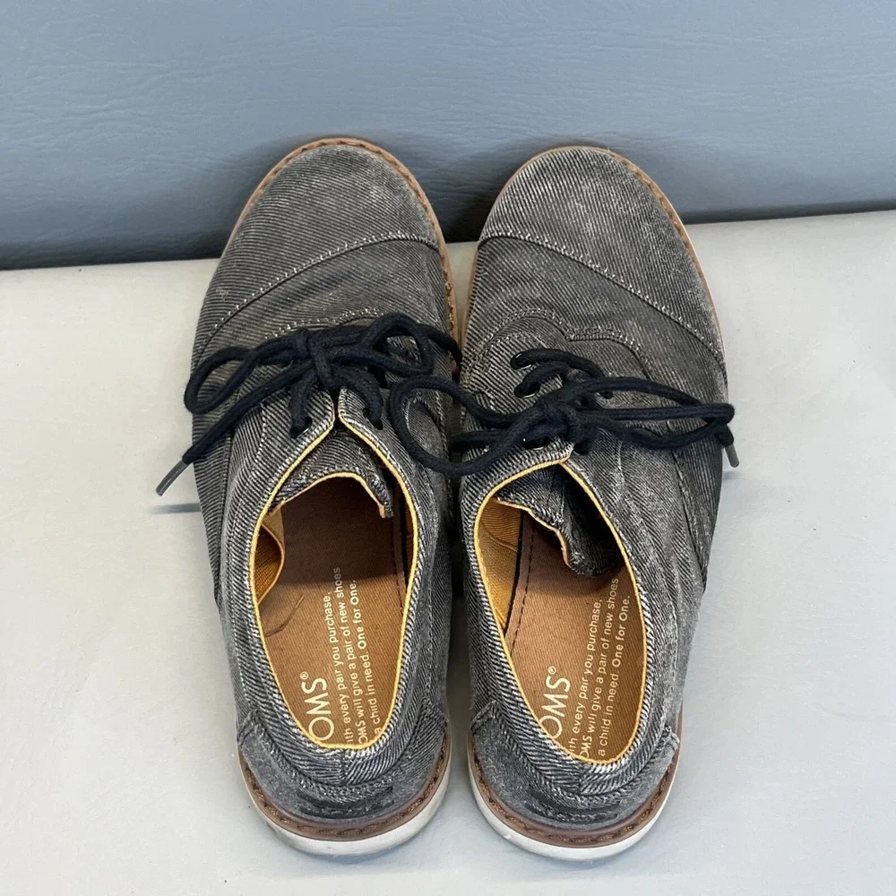 TOMS Brogue Oxford Shoe Casual Distress Gray Denim Boho Preppy Youth Sz 2